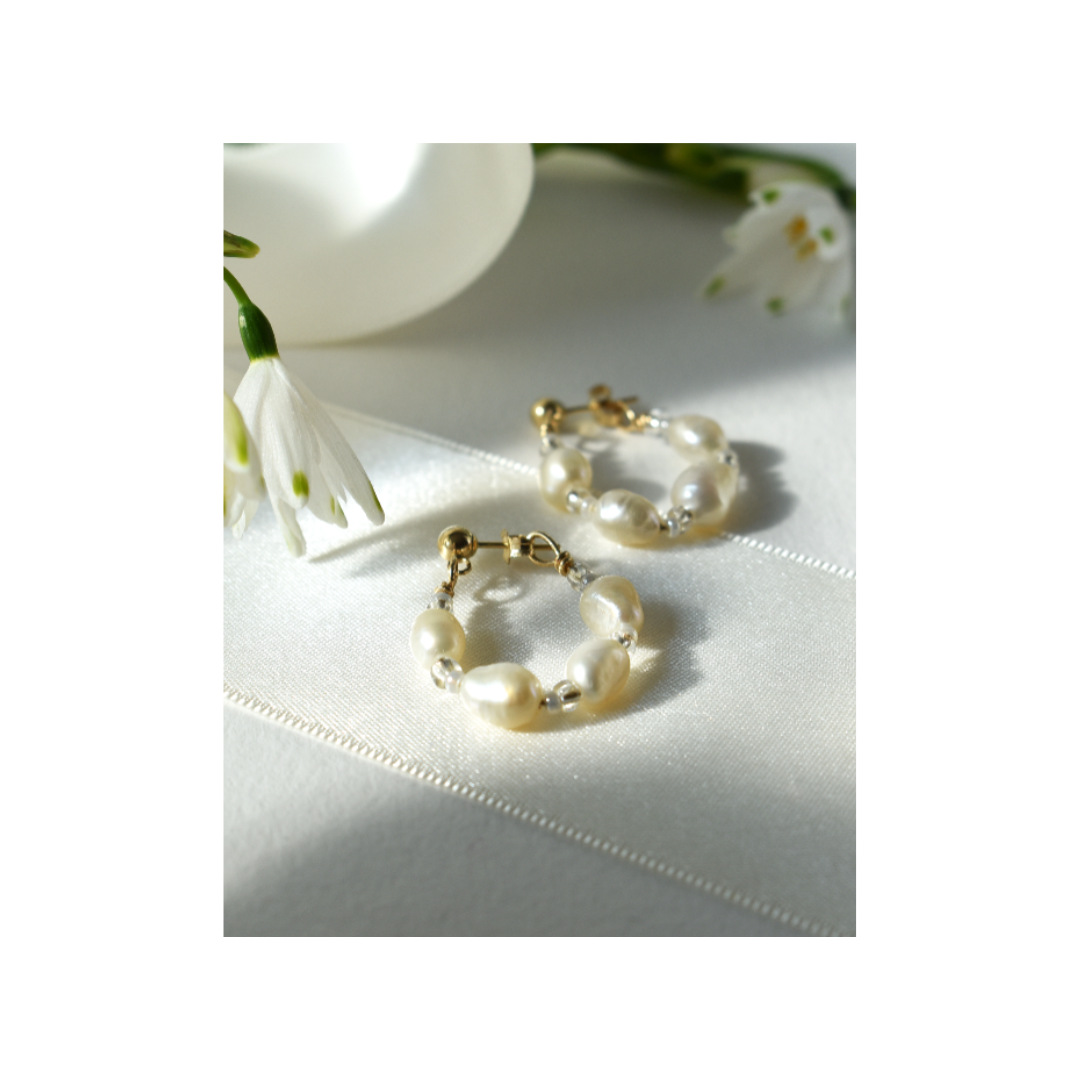 Unique Wedding Gifts & What to Wear This Wedding Season