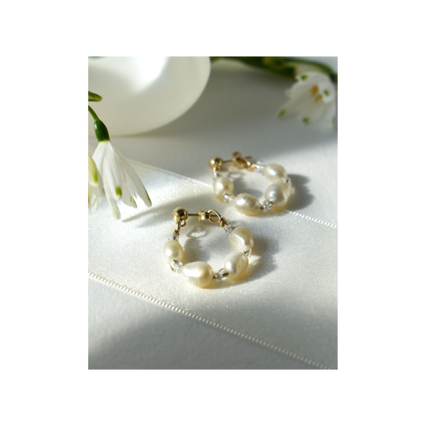 Unique Wedding Gifts & What to Wear This Wedding Season