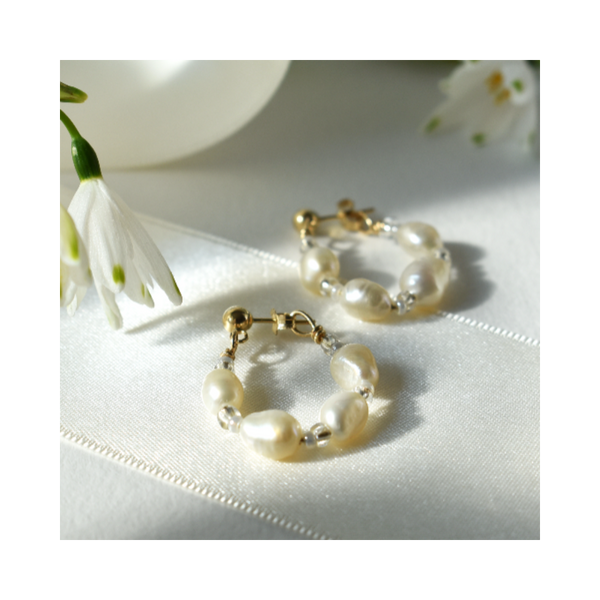 Unique Wedding Gifts & What to Wear This Wedding Season