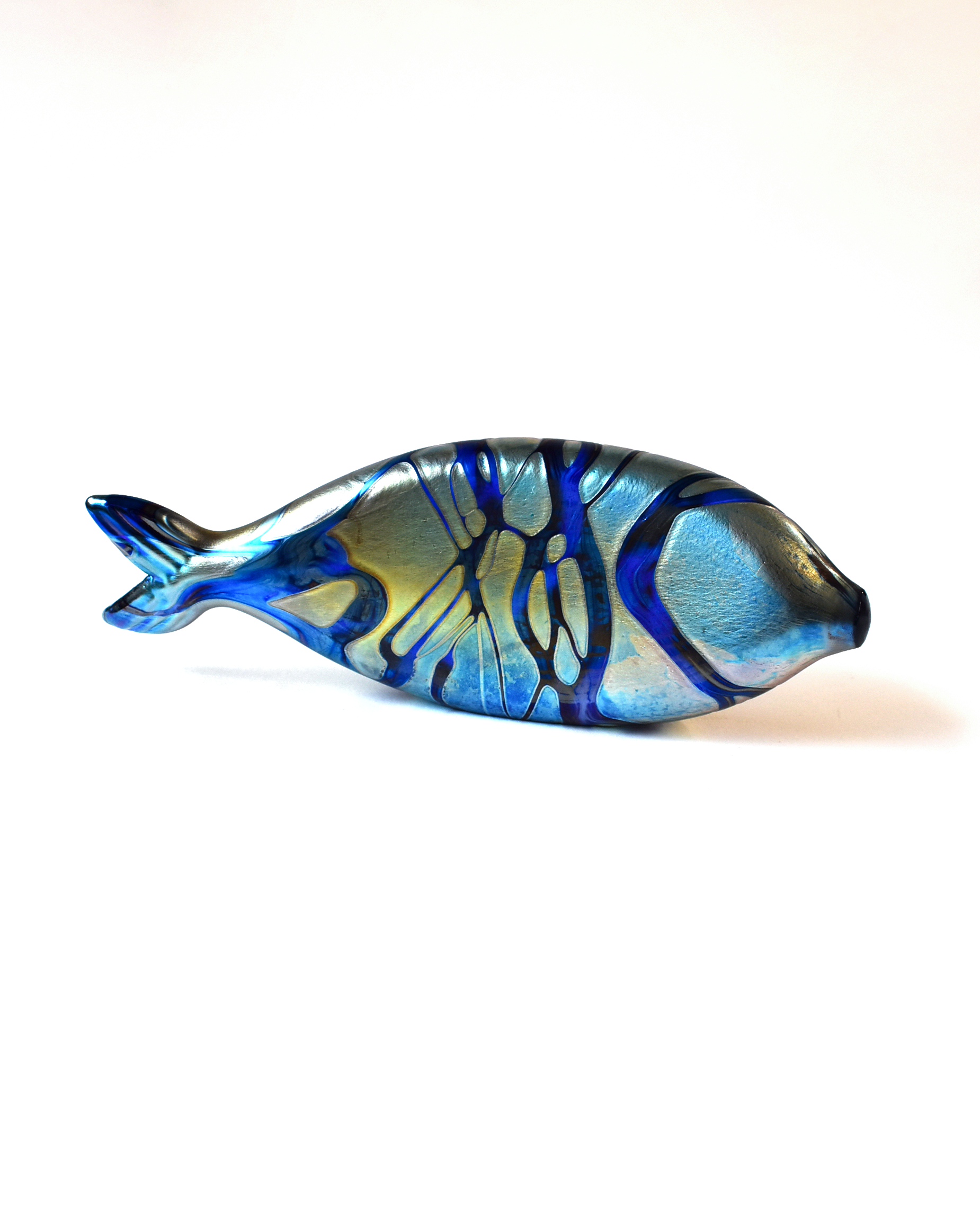 Blue Iridescent Spotted Glass Fish (L)
