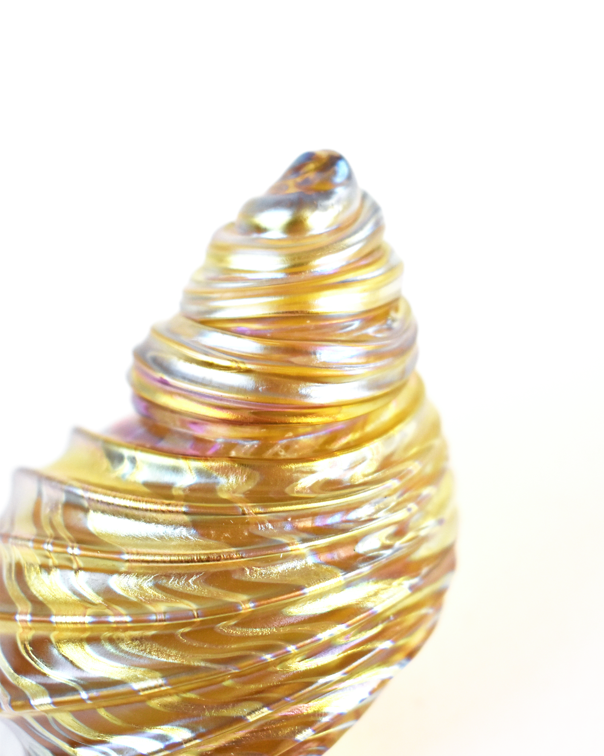 Conical Gold Featherspray Glass Shell (L)