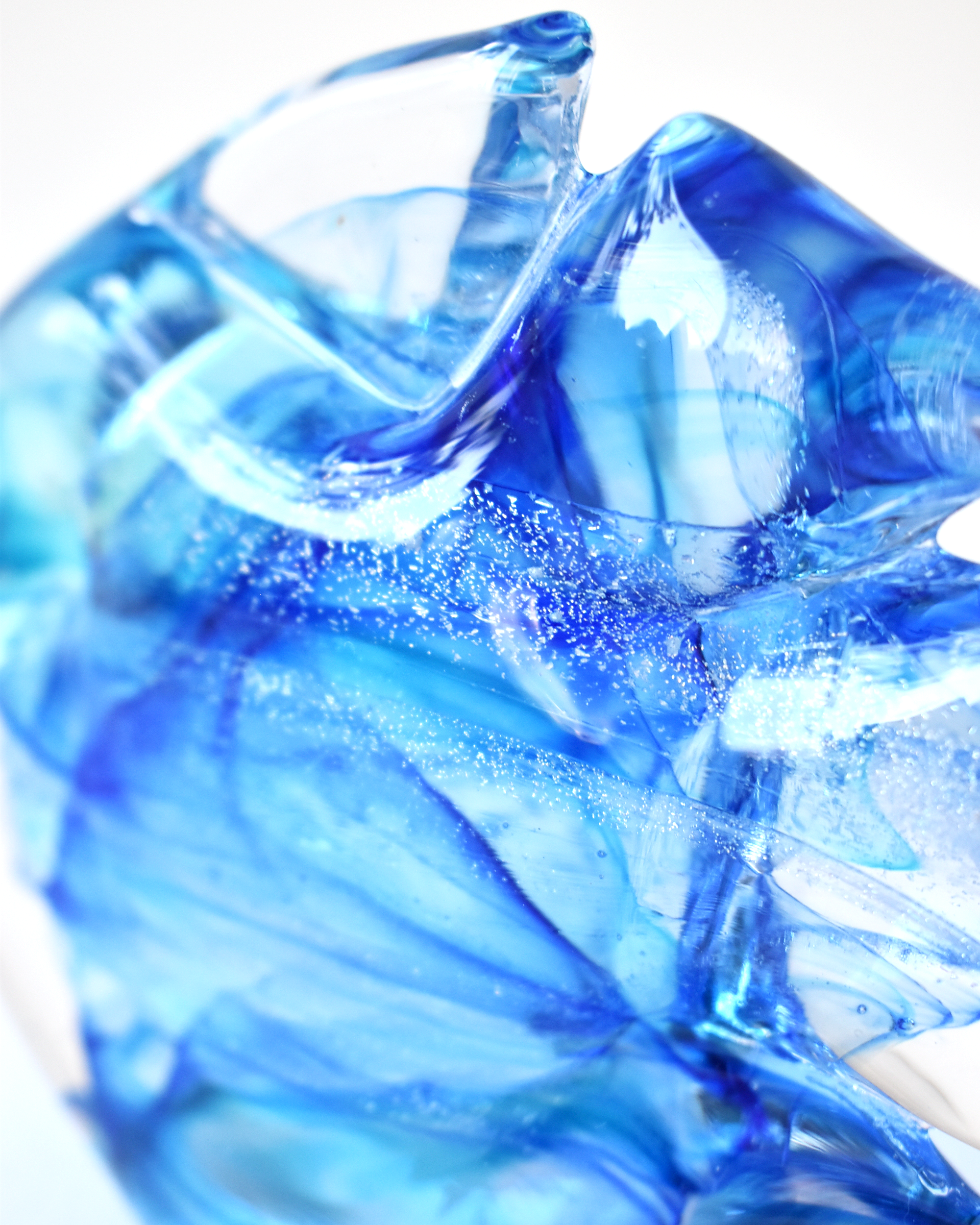 Streaky Blue Sparkle Glass Fish