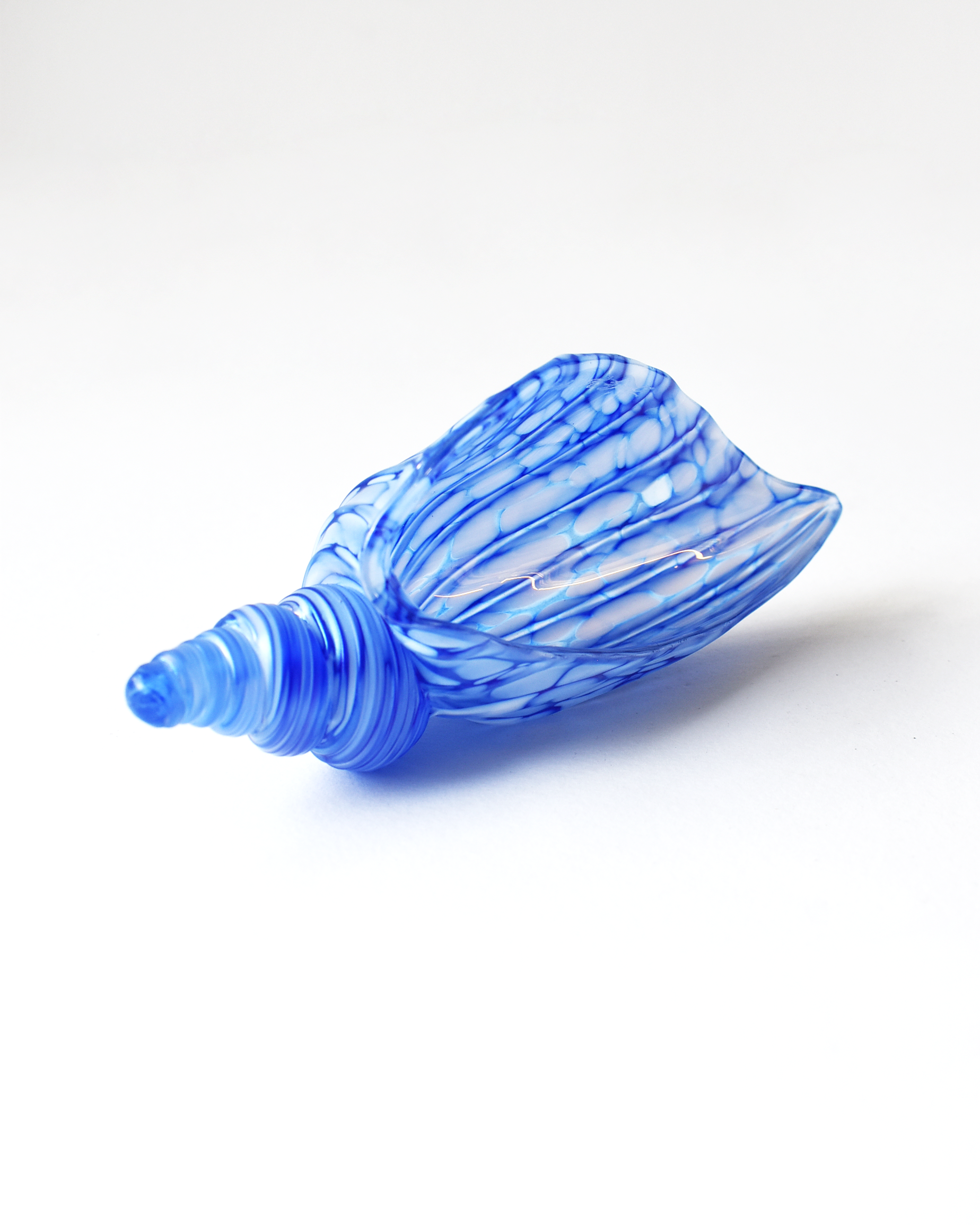 Blue & White Glass Shell (S)