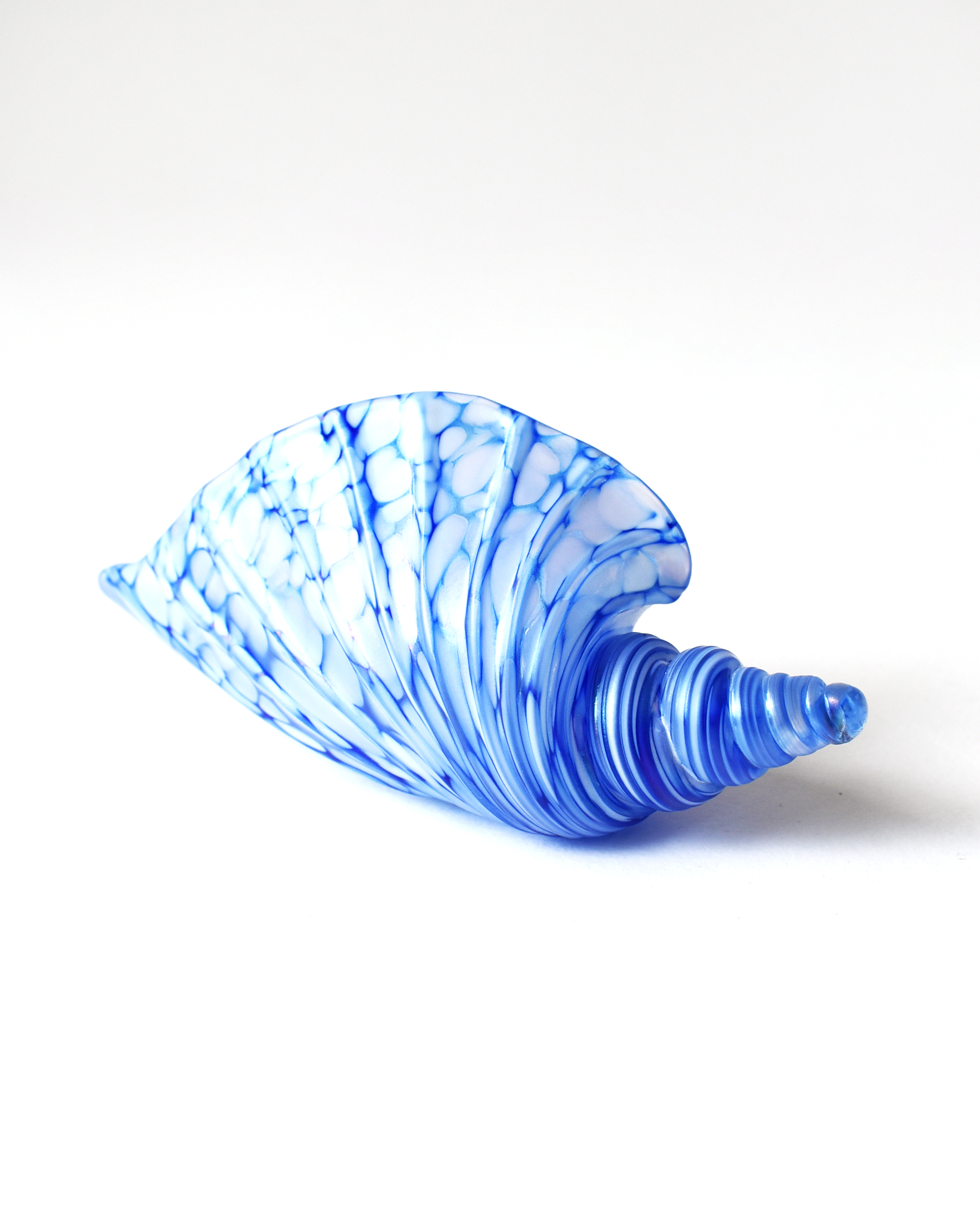 Blue & White Glass Shell (S)