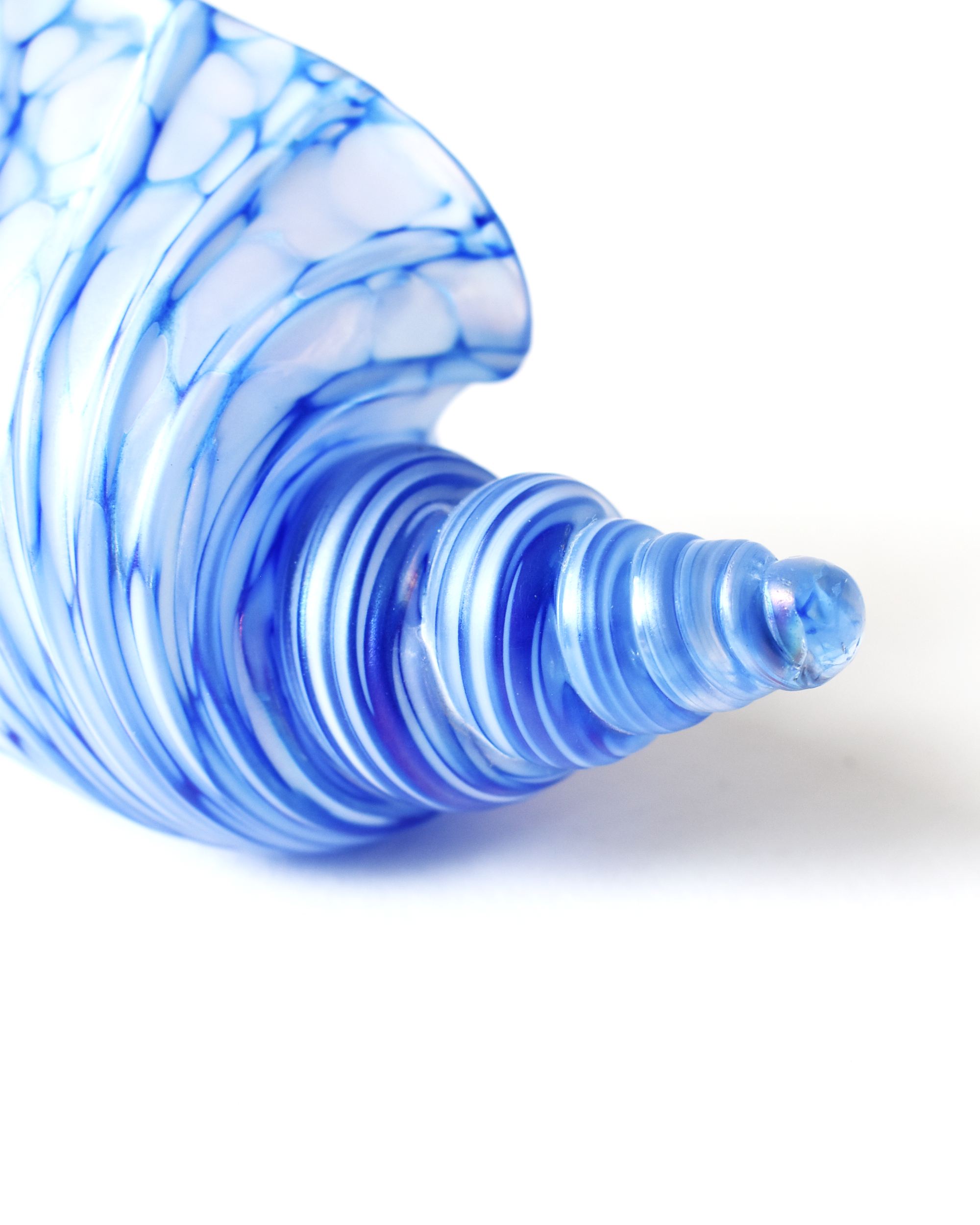 Blue & White Glass Shell (S)