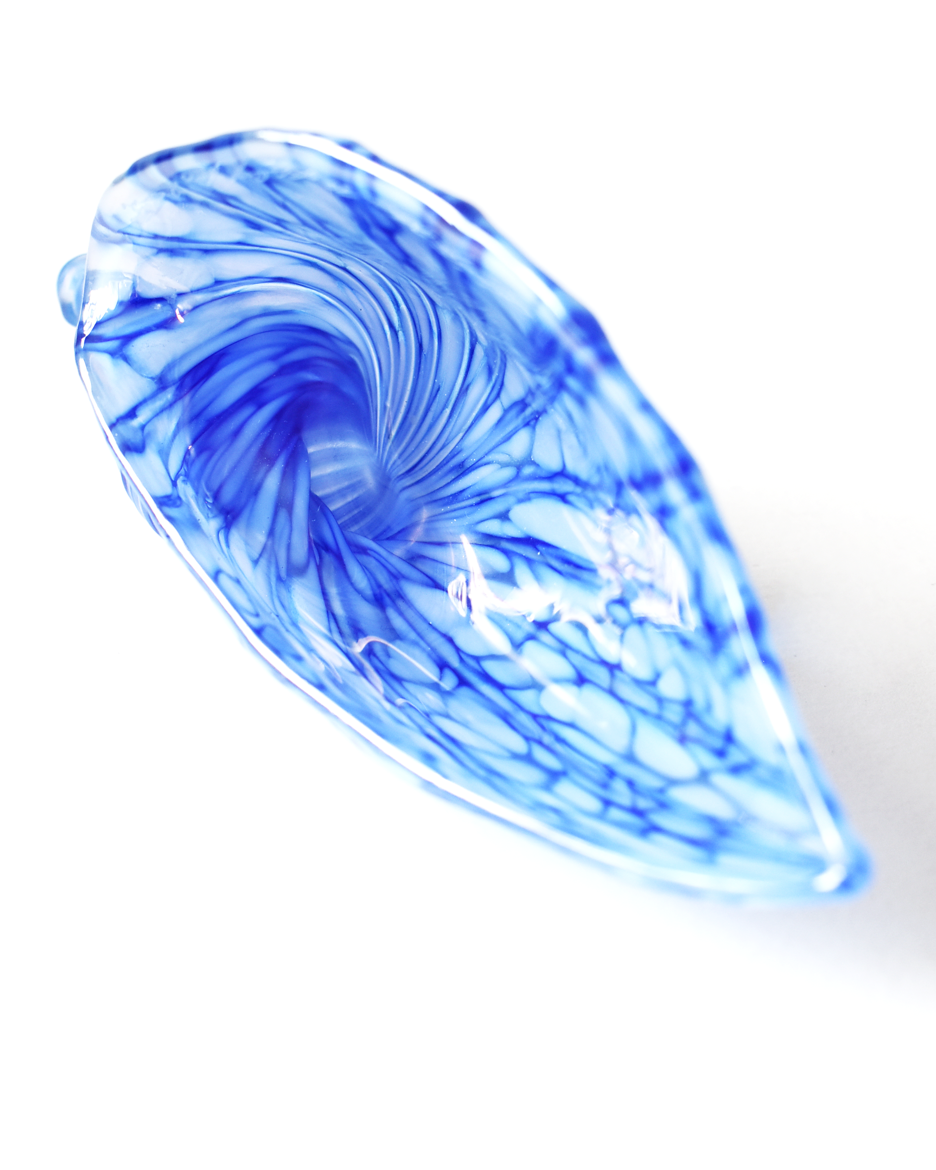 Blue & White Glass Shell (S)