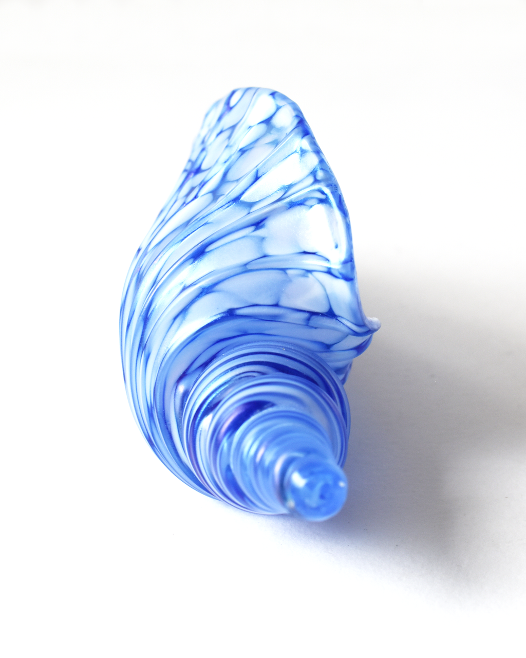 Blue & White Glass Shell (S)