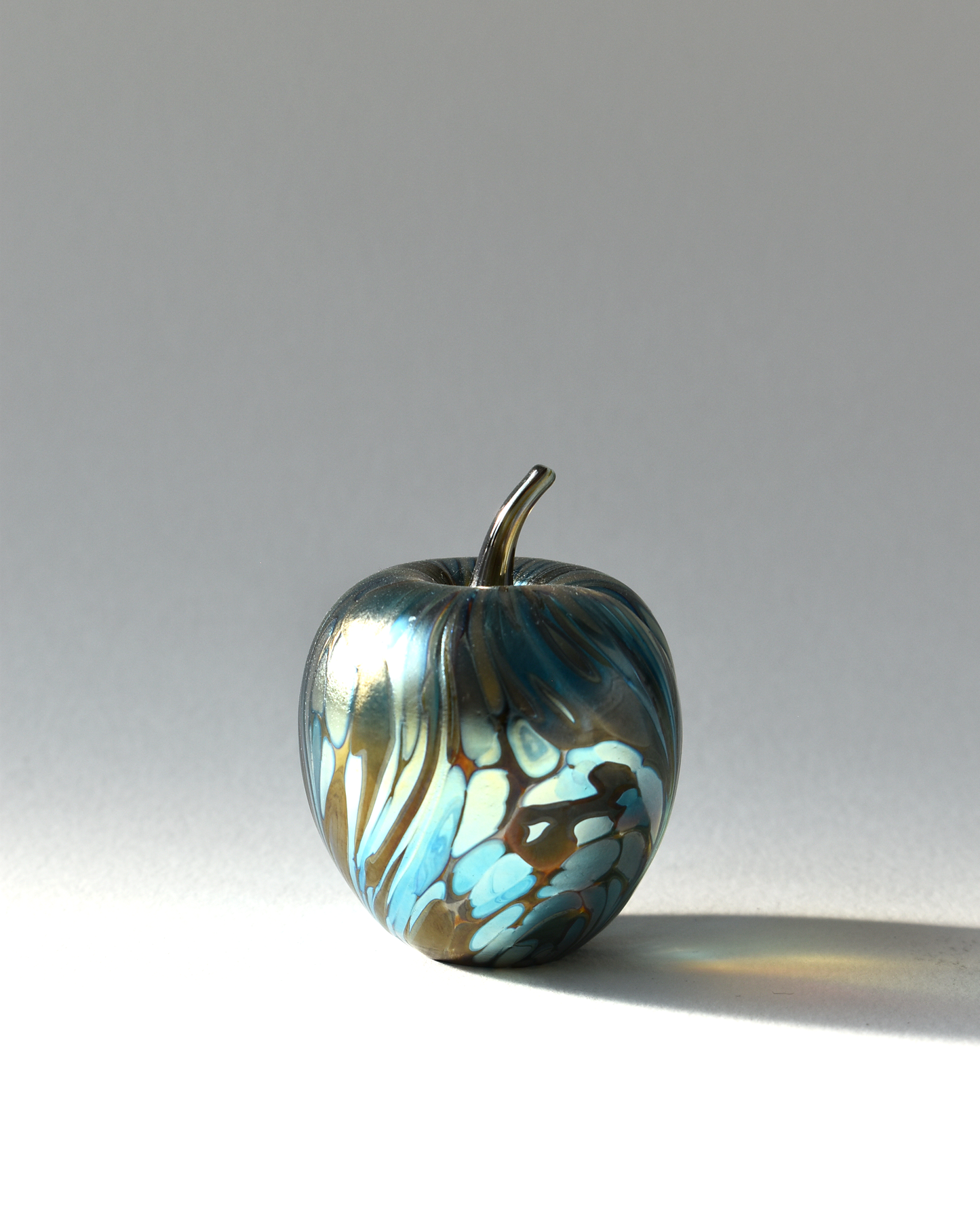 Featherspray Blue Glass Apple (S)