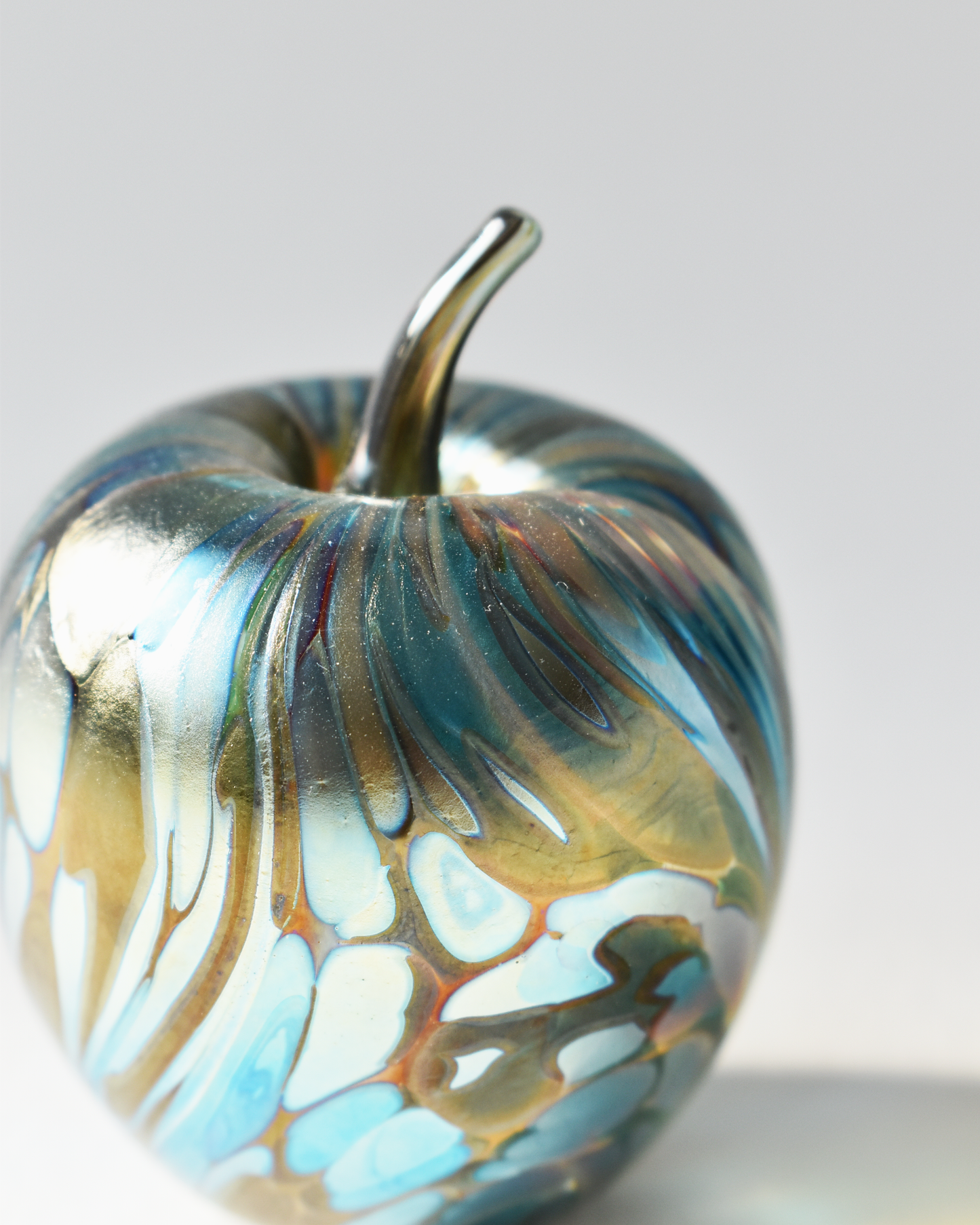 Featherspray Blue Glass Apple (S)