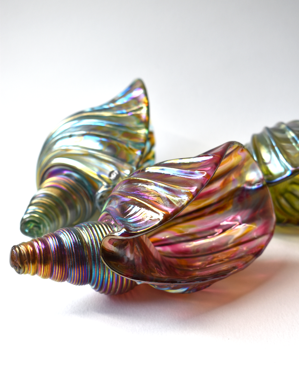 Blue Featherspray Glass Shell (L)