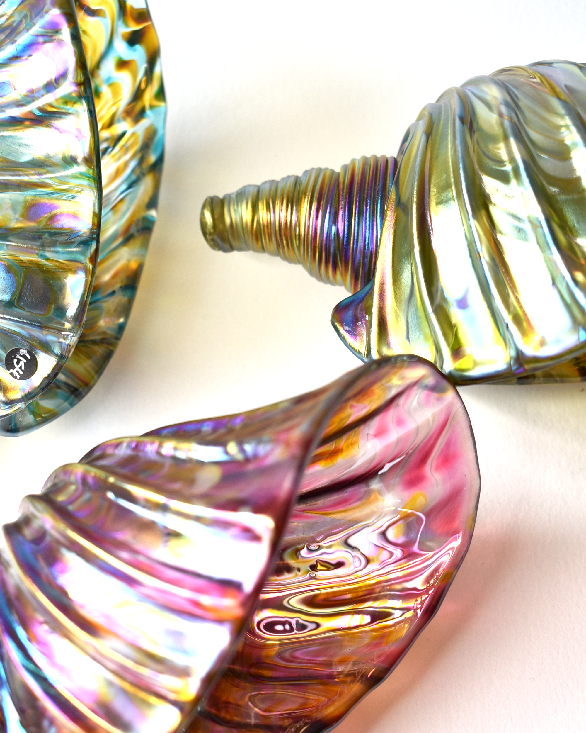 Blue Featherspray Glass Shell (L)