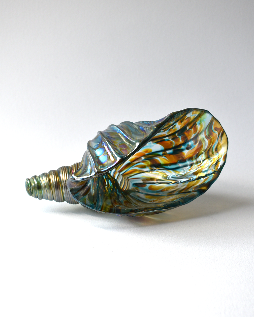 Blue Featherspray Glass Shell (L)