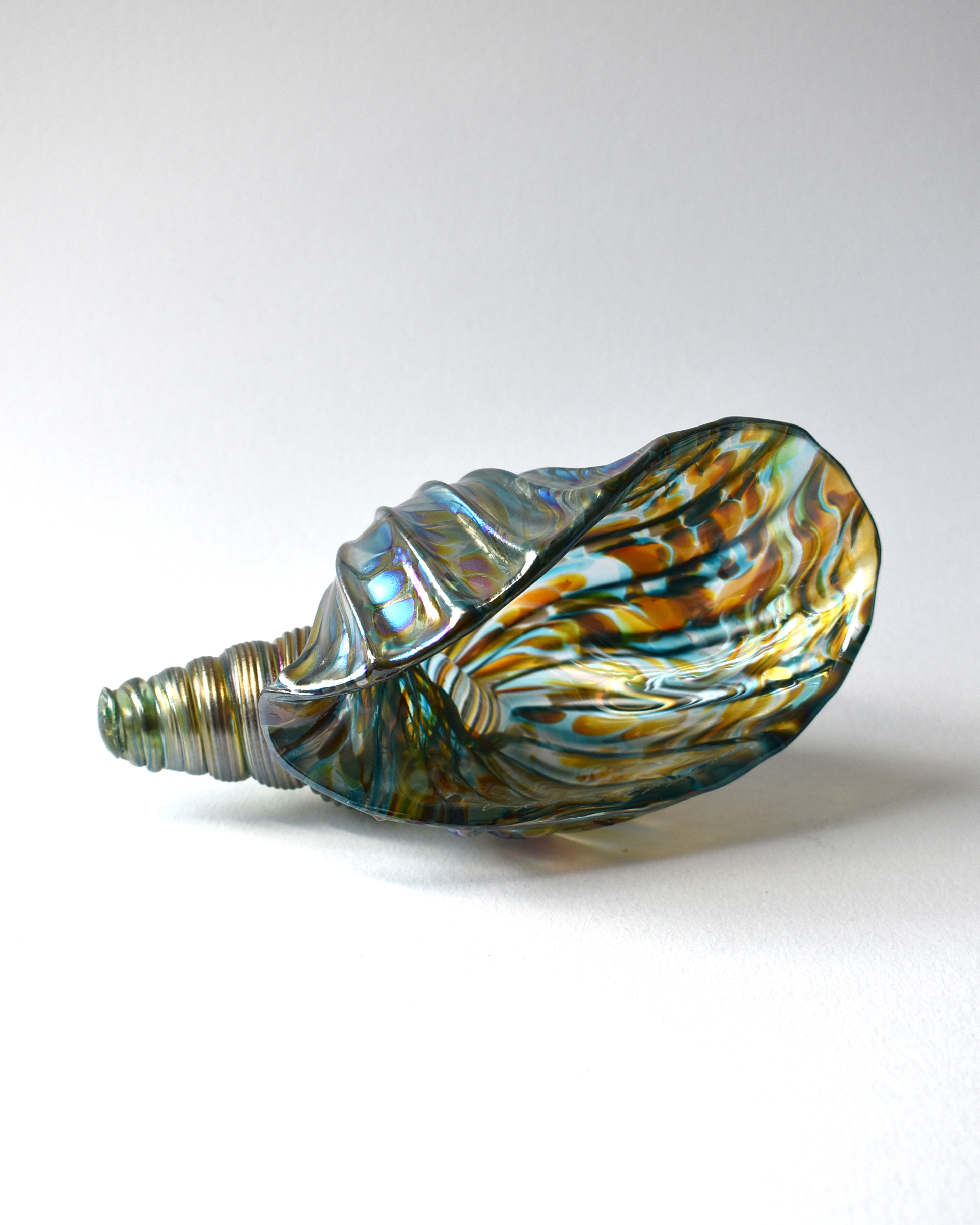 Blue Featherspray Glass Shell (L)