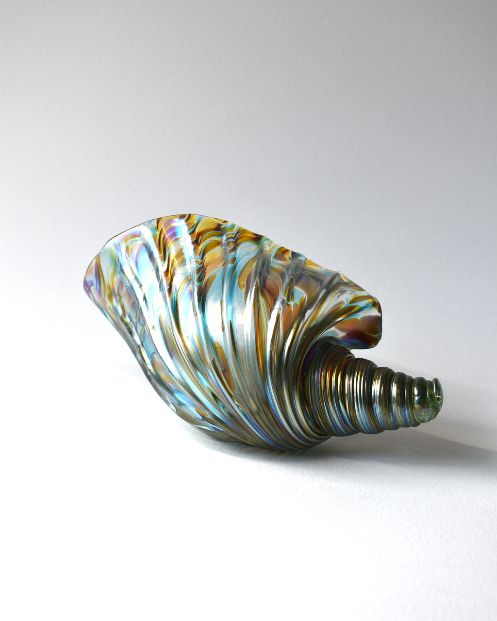 Blue Featherspray Glass Shell (L)