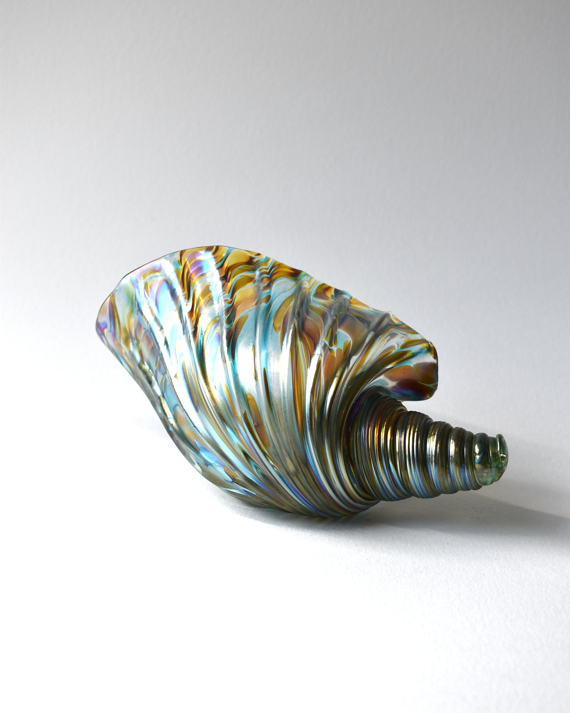 Blue Featherspray Glass Shell (L)