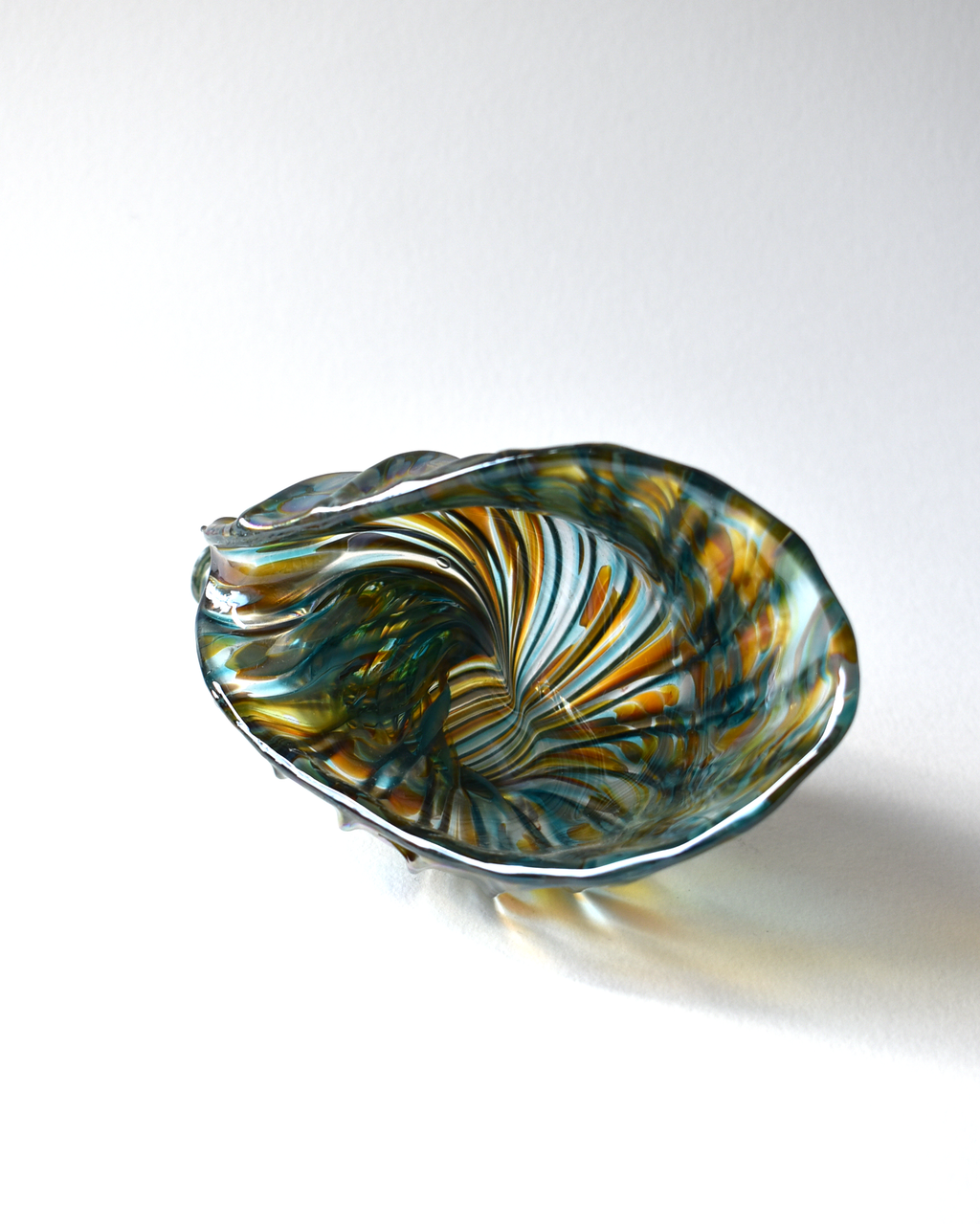 Blue Featherspray Glass Shell (L)