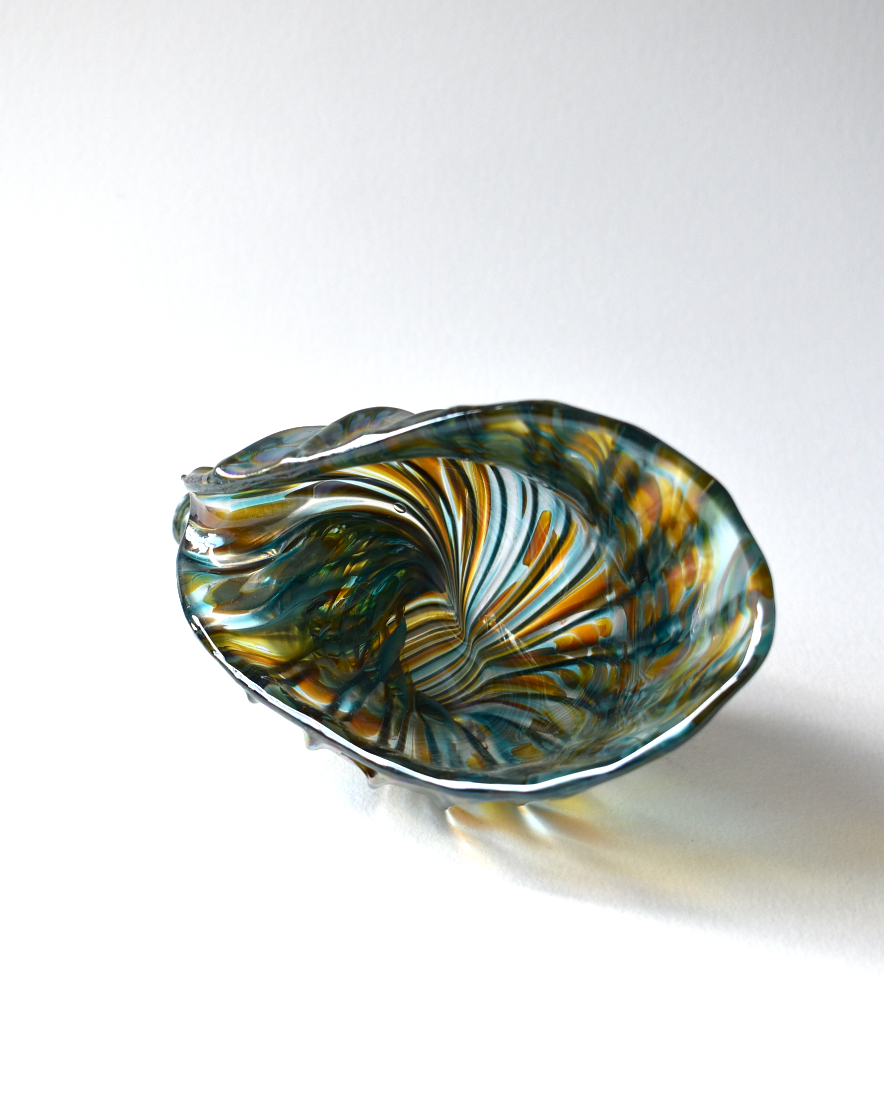Blue Featherspray Glass Shell (L)