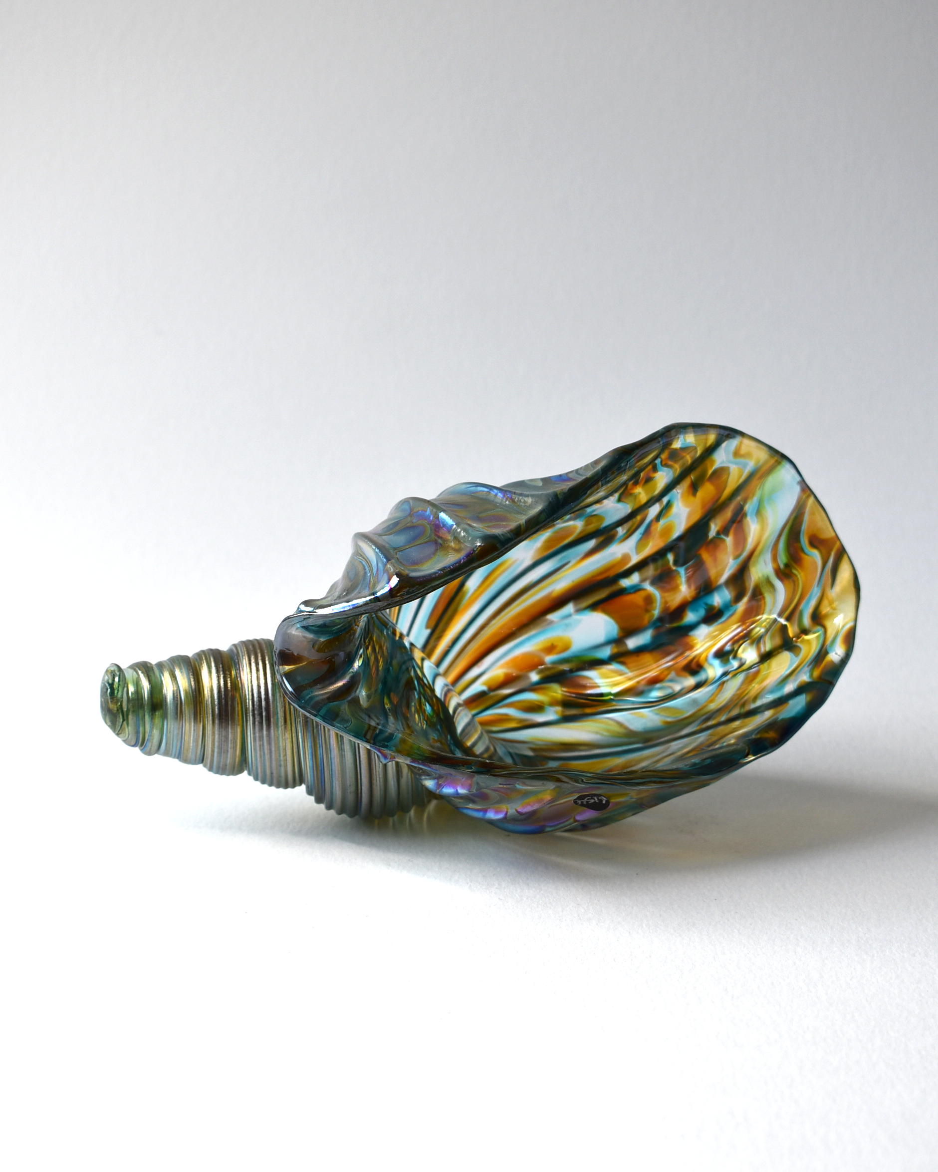 Blue Featherspray Glass Shell (L)