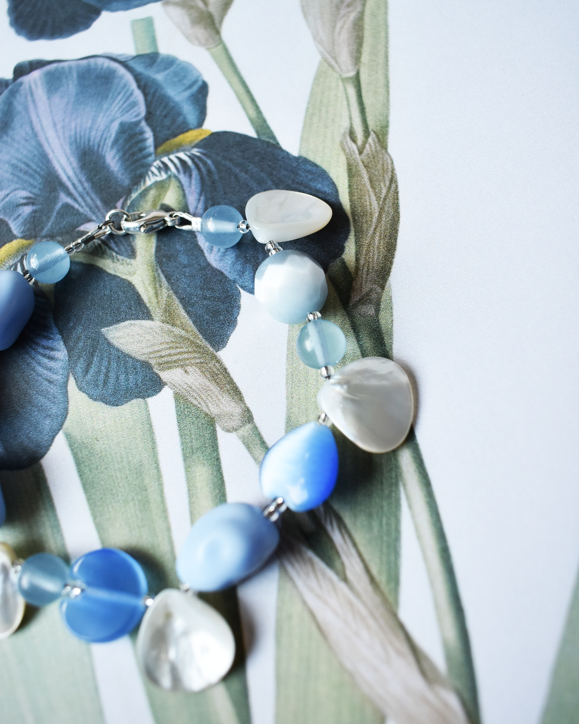 'Soft Blues' Mother of Pearl Bead Bracelet