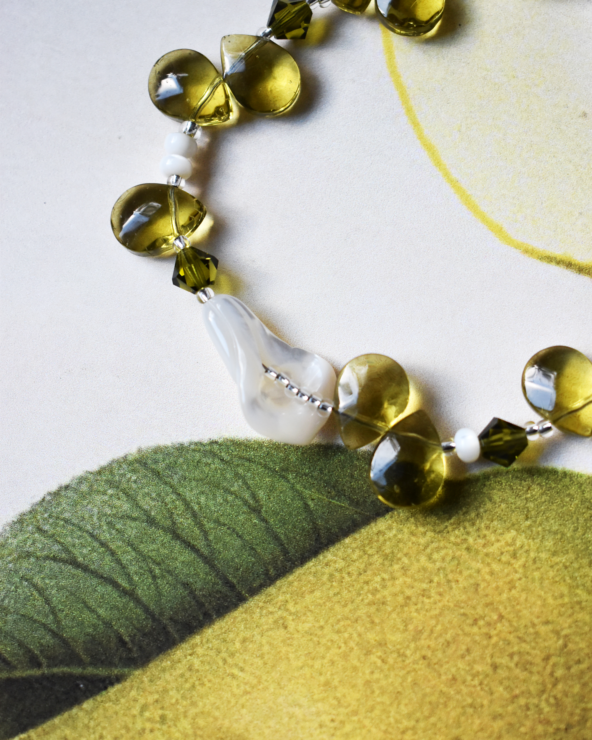 'Olive Green' Mother of Pearl Bead Bracelet