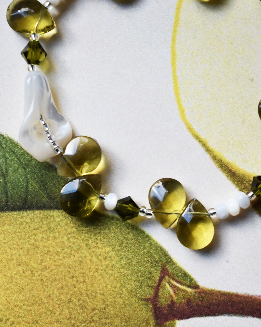 'Olive Green' Mother of Pearl Bead Bracelet