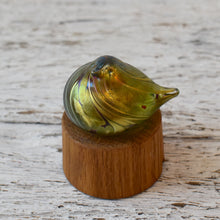 Load image into Gallery viewer, Featherspray Lime Glass Nesting Bird - Corley Studio Shop
