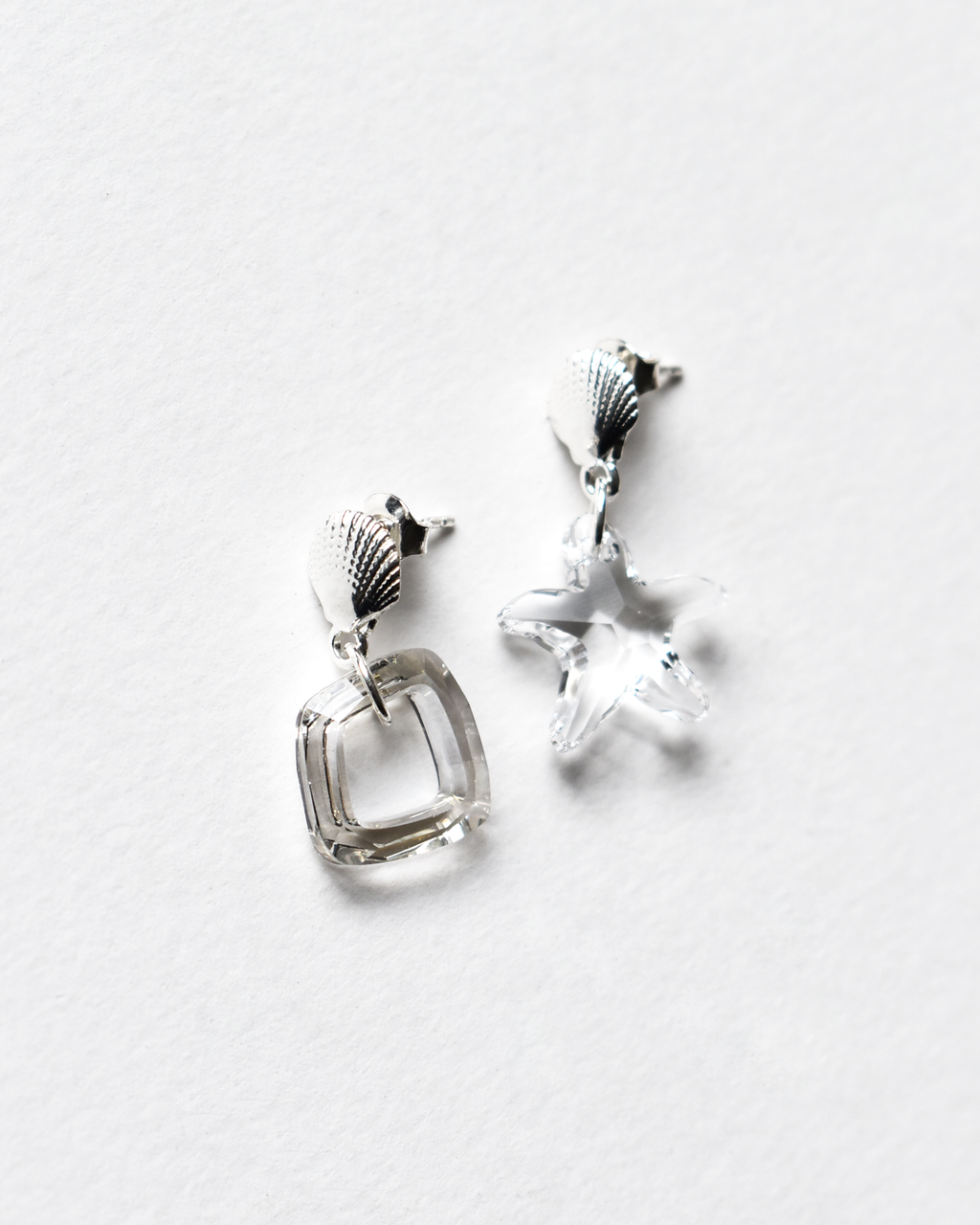 Mismatch Clear Crystal Seashell Earrings