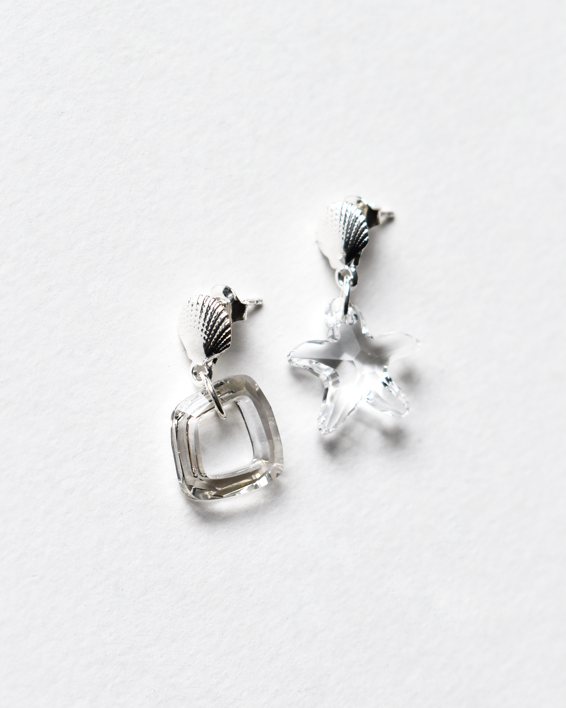 Mismatch Clear Crystal Seashell Earrings