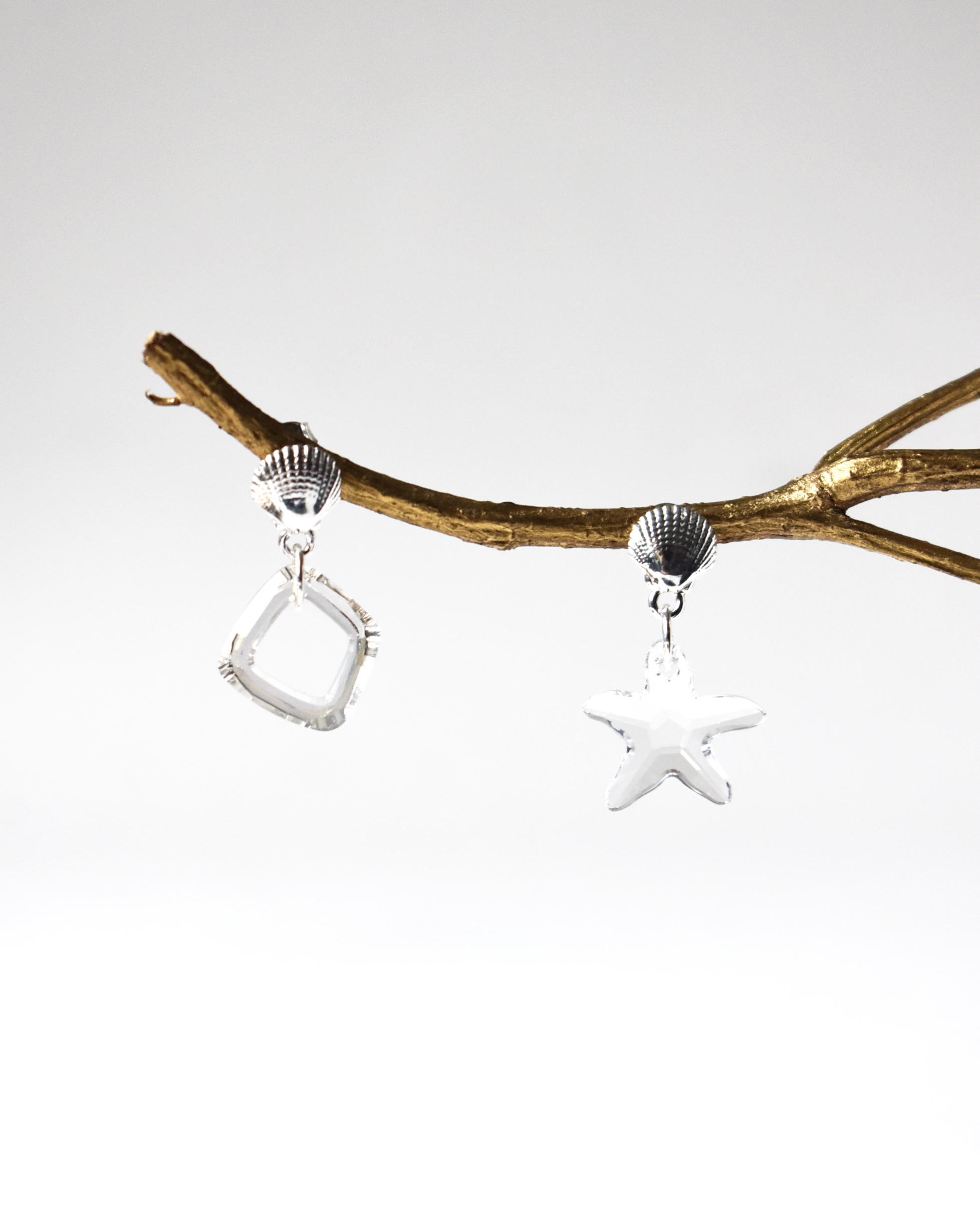 Mismatch Clear Crystal Seashell Earrings