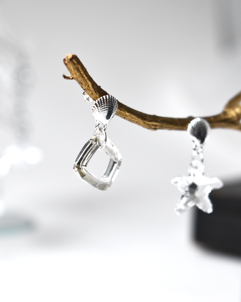 Mismatch Clear Crystal Seashell Earrings