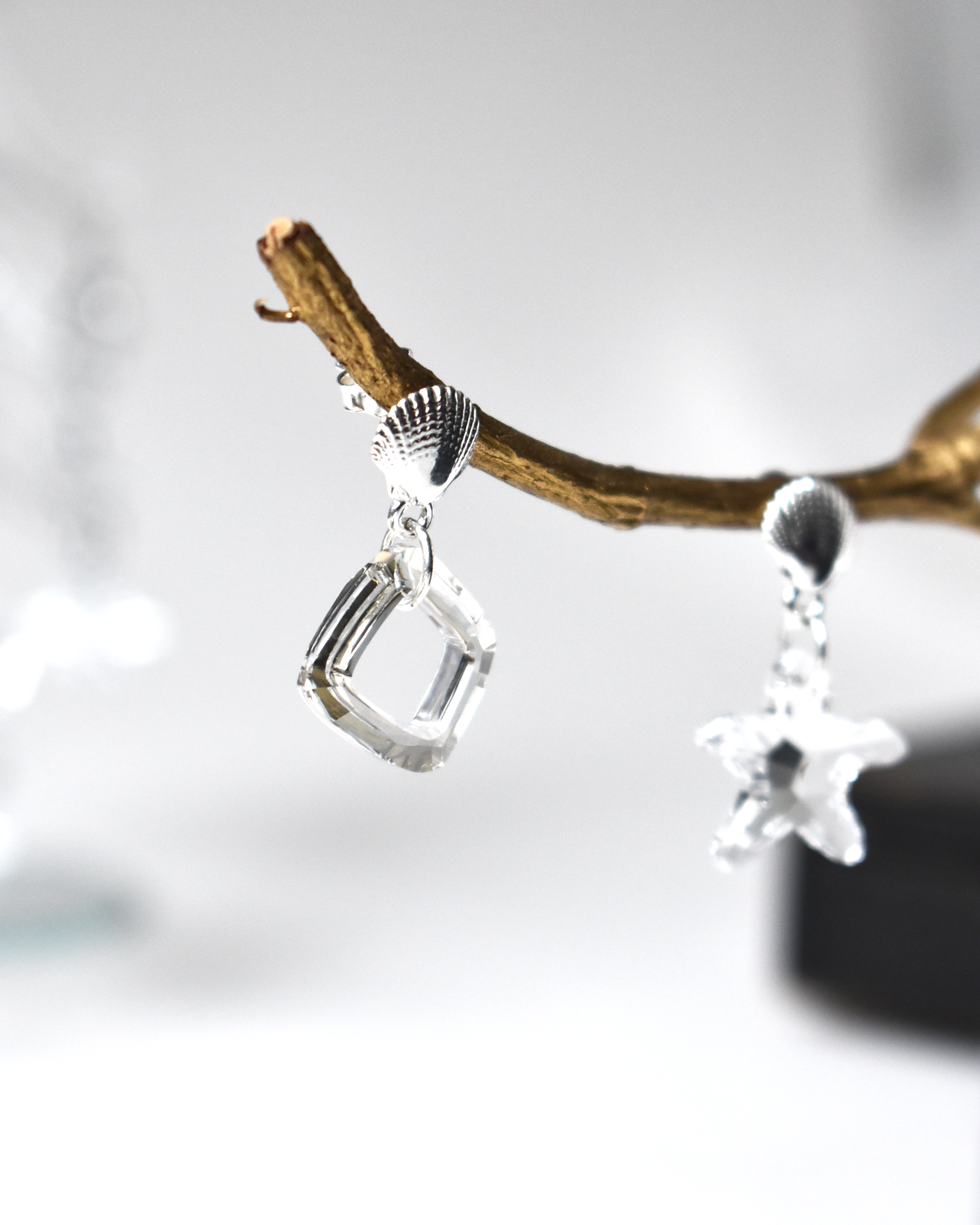 Mismatch Clear Crystal Seashell Earrings