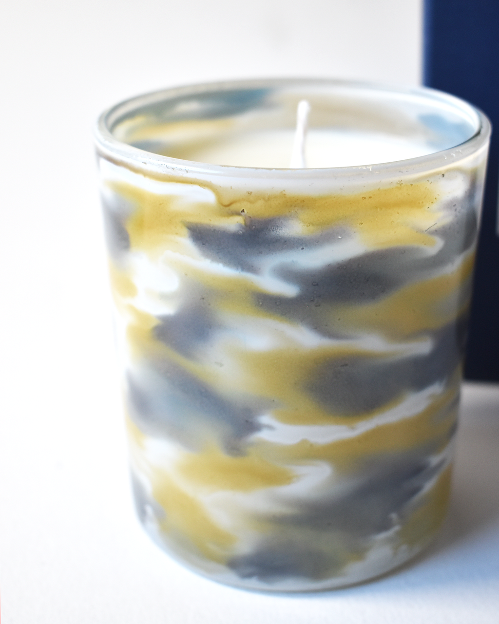 'Sandalwood & Myrrh' Golden Drift Candle
