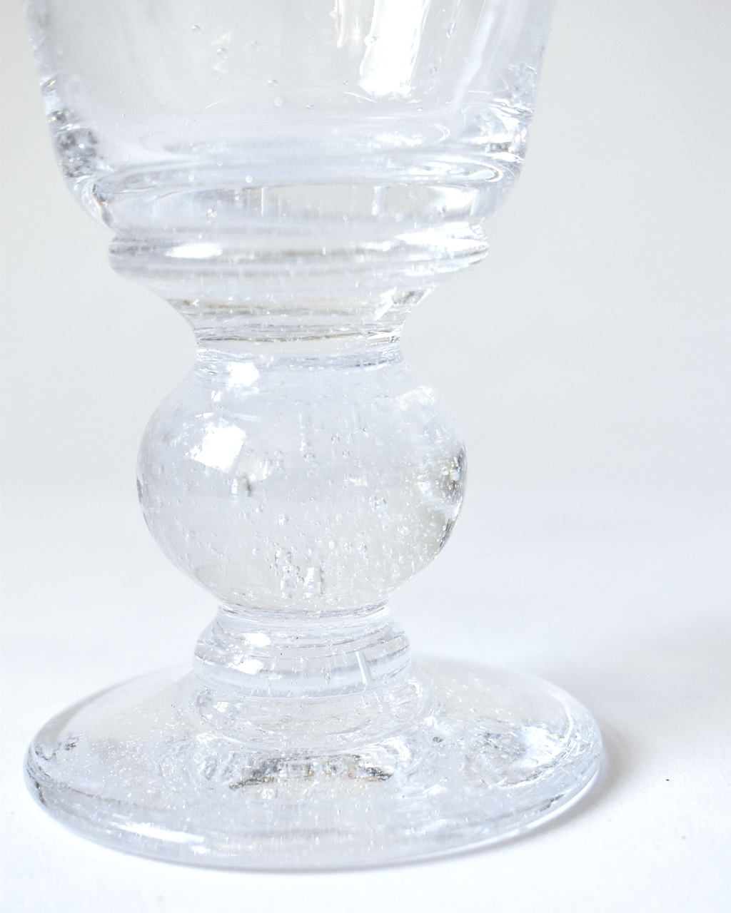 Mouthblown Clear Seedy 'Heritage' Elegant Wine Glass